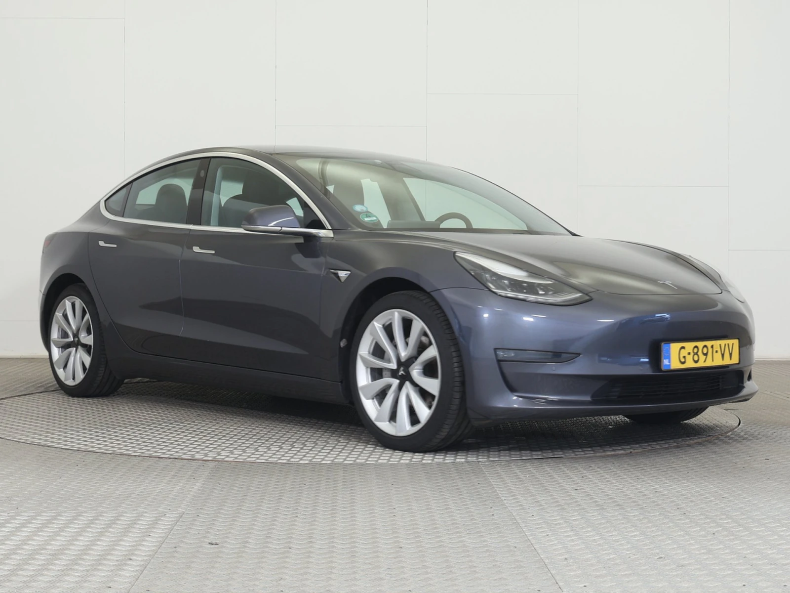 Tesla Model 3  44   | Mobile.bg   11