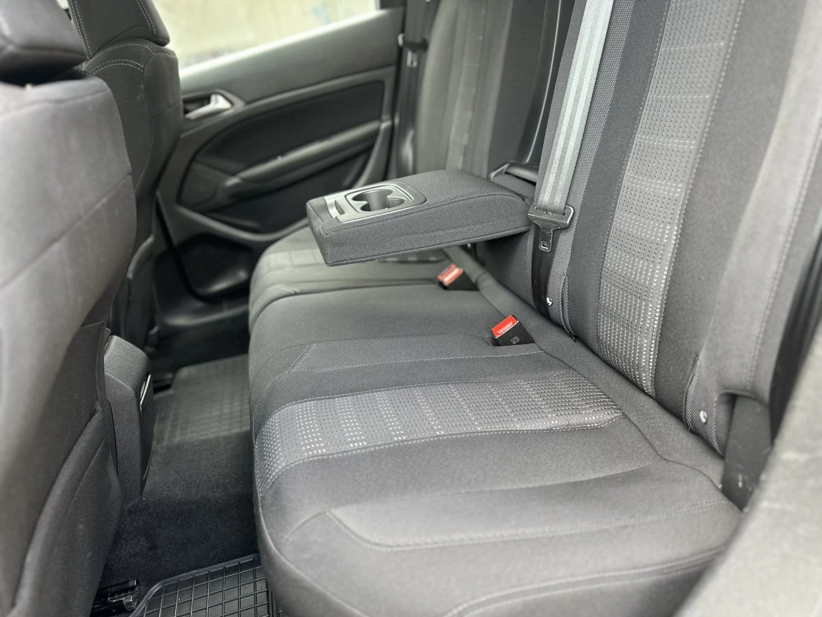 Peugeot 308 1.6 HDI 120ps. СОБСТВЕН ЛИЗИНГ / БАРТЕР - изображение 8
