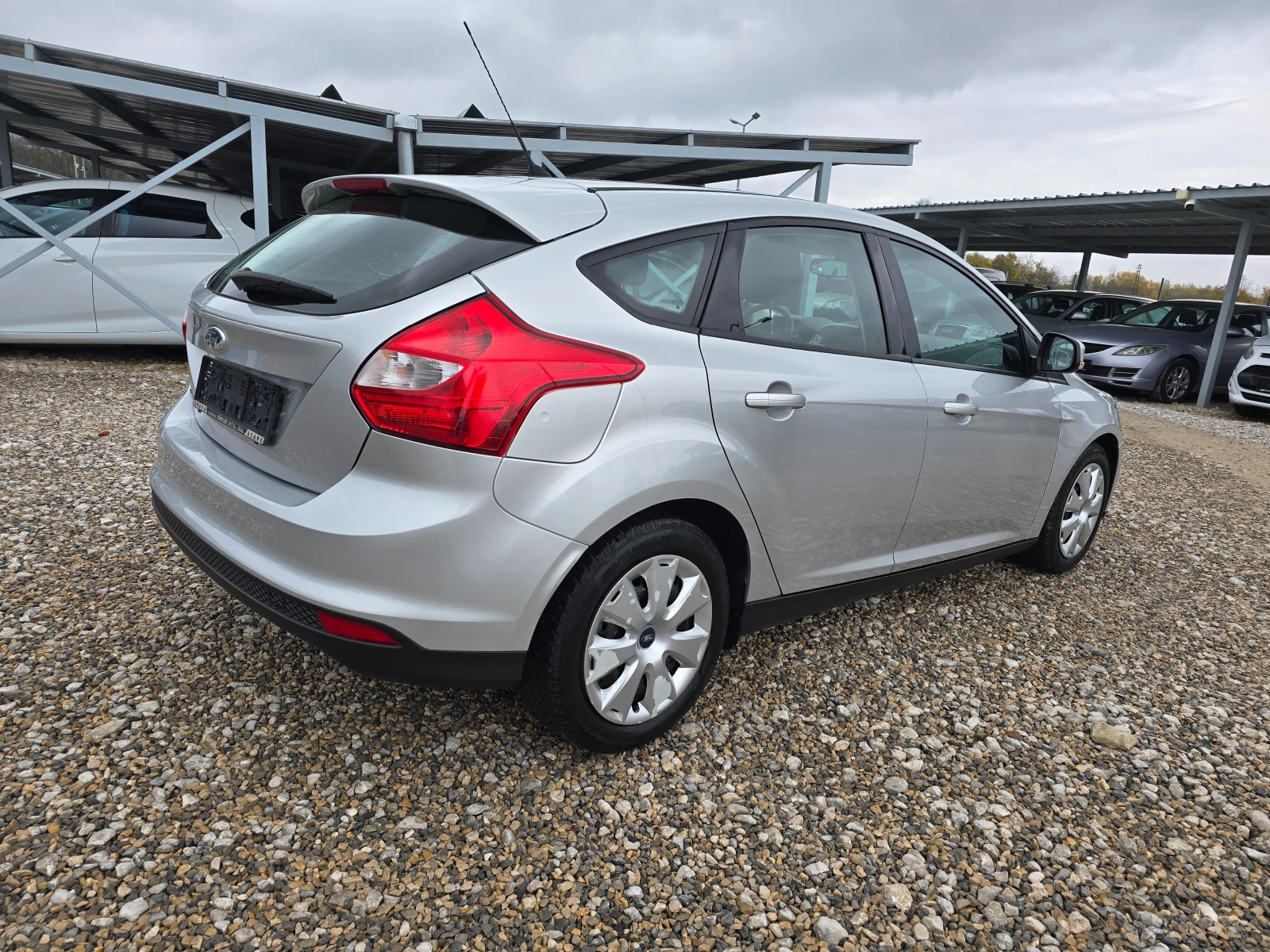 Ford Focus 1.6 TDCI КЛИМАТИК !! РЕАЛНИ 123000 km - изображение 5