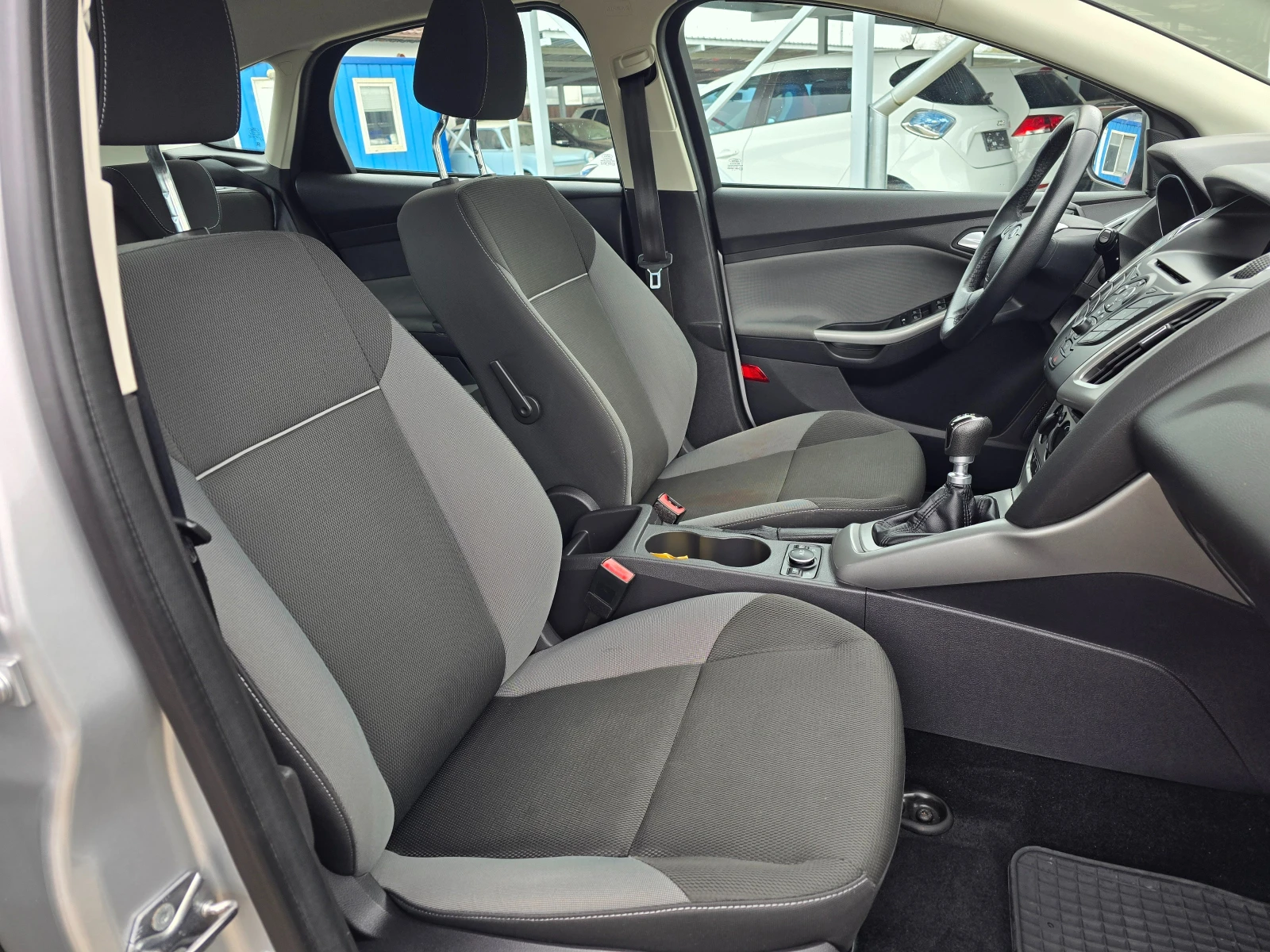 Ford Focus 1.6 TDCI КЛИМАТИК !! РЕАЛНИ 123000 km - изображение 10