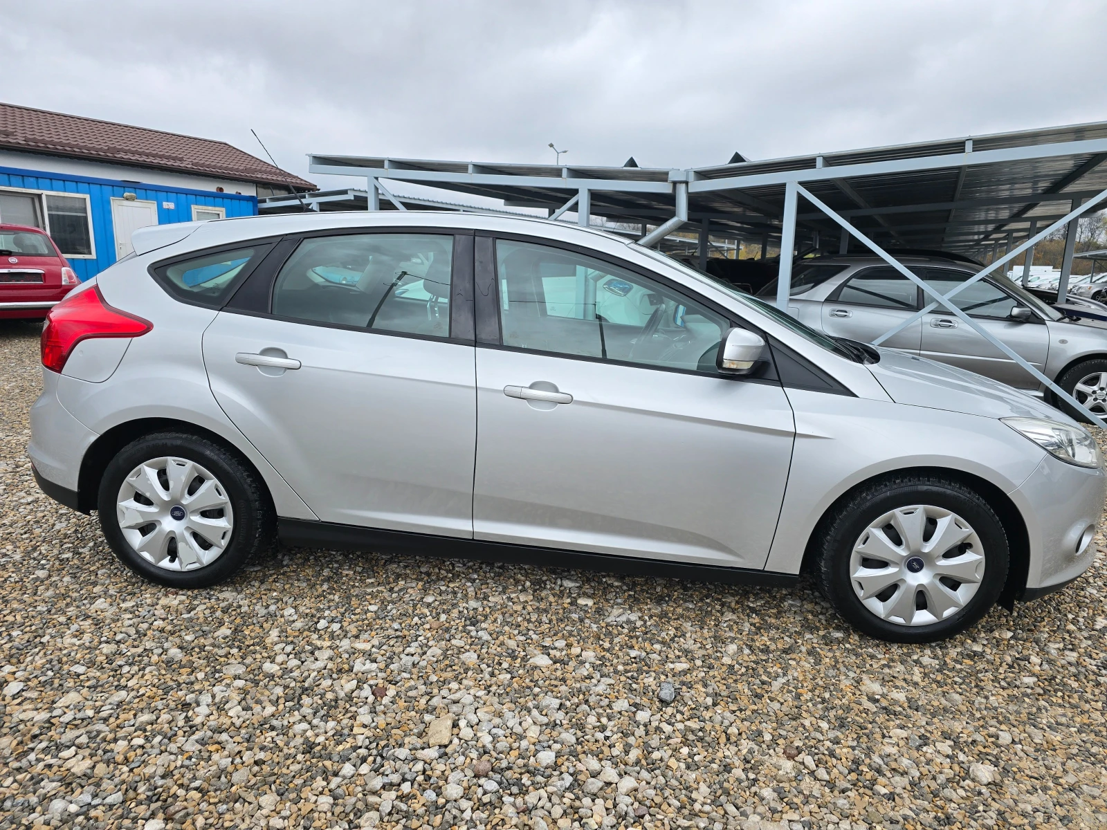 Ford Focus 1.6 TDCI КЛИМАТИК !! РЕАЛНИ 123000 km - изображение 6