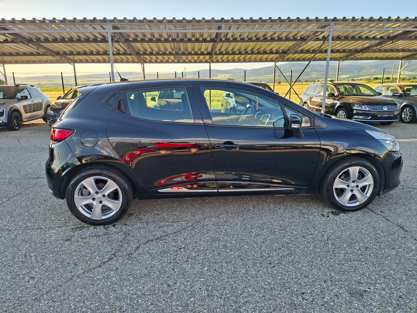 Renault Clio 0.9 tce, снимка 3 - Автомобили и джипове - 54803327