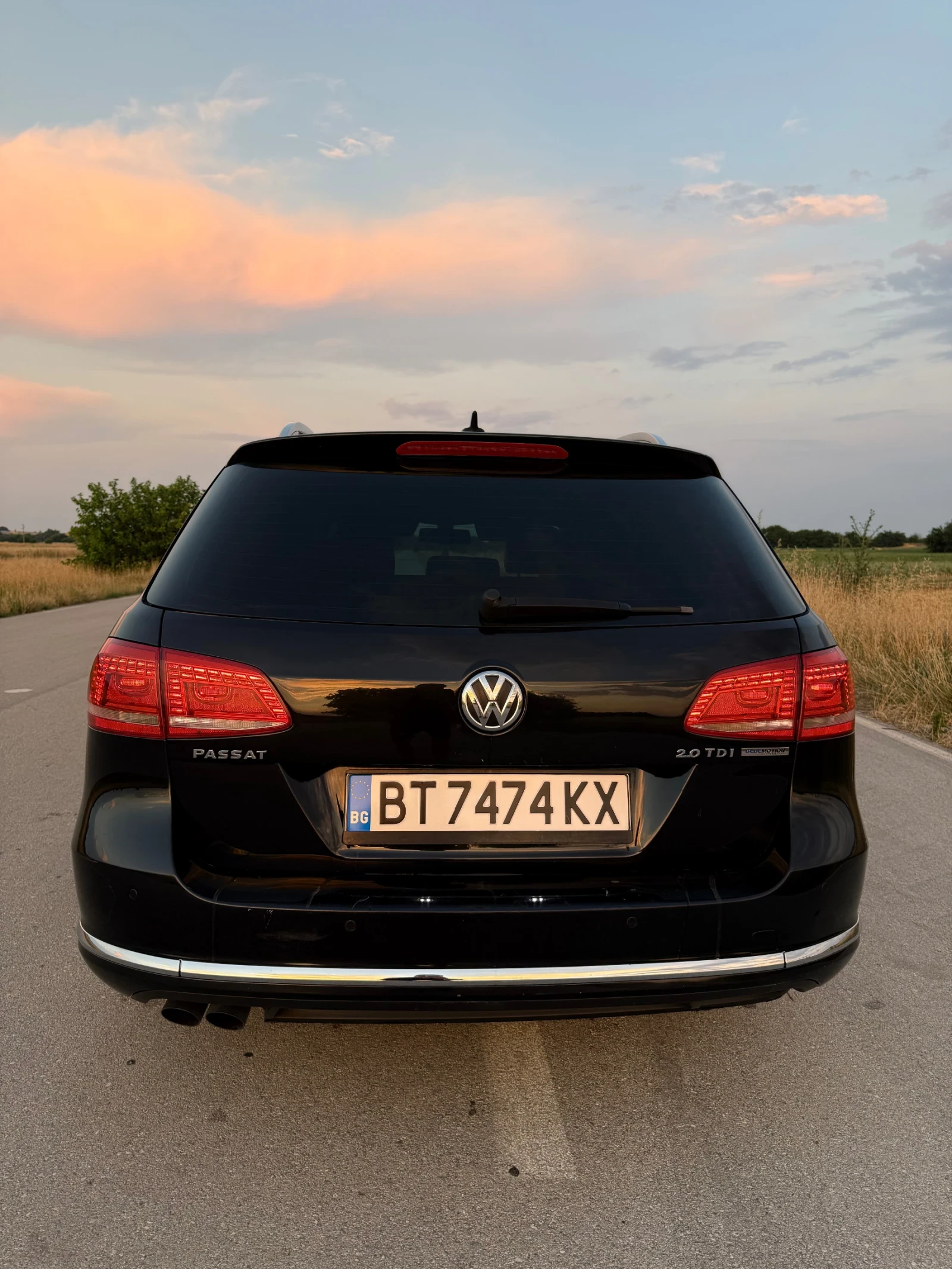 VW Passat * FULL LED* HIGHLINE* 2.0TDI/140HP, снимка 13 - Автомобили и джипове - 54813124