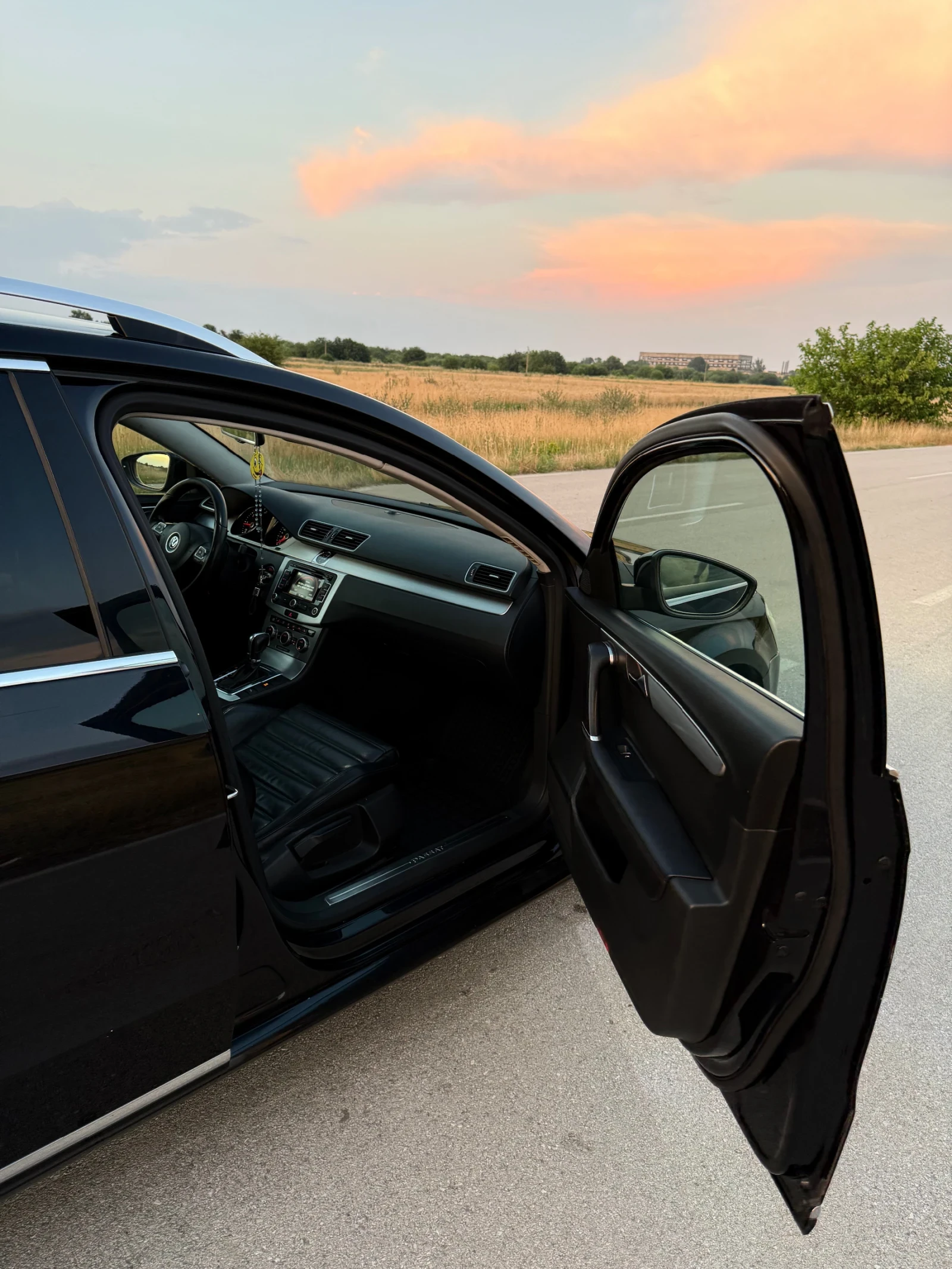 VW Passat * FULL LED* HIGHLINE* 2.0TDI/140HP, снимка 12 - Автомобили и джипове - 54813124