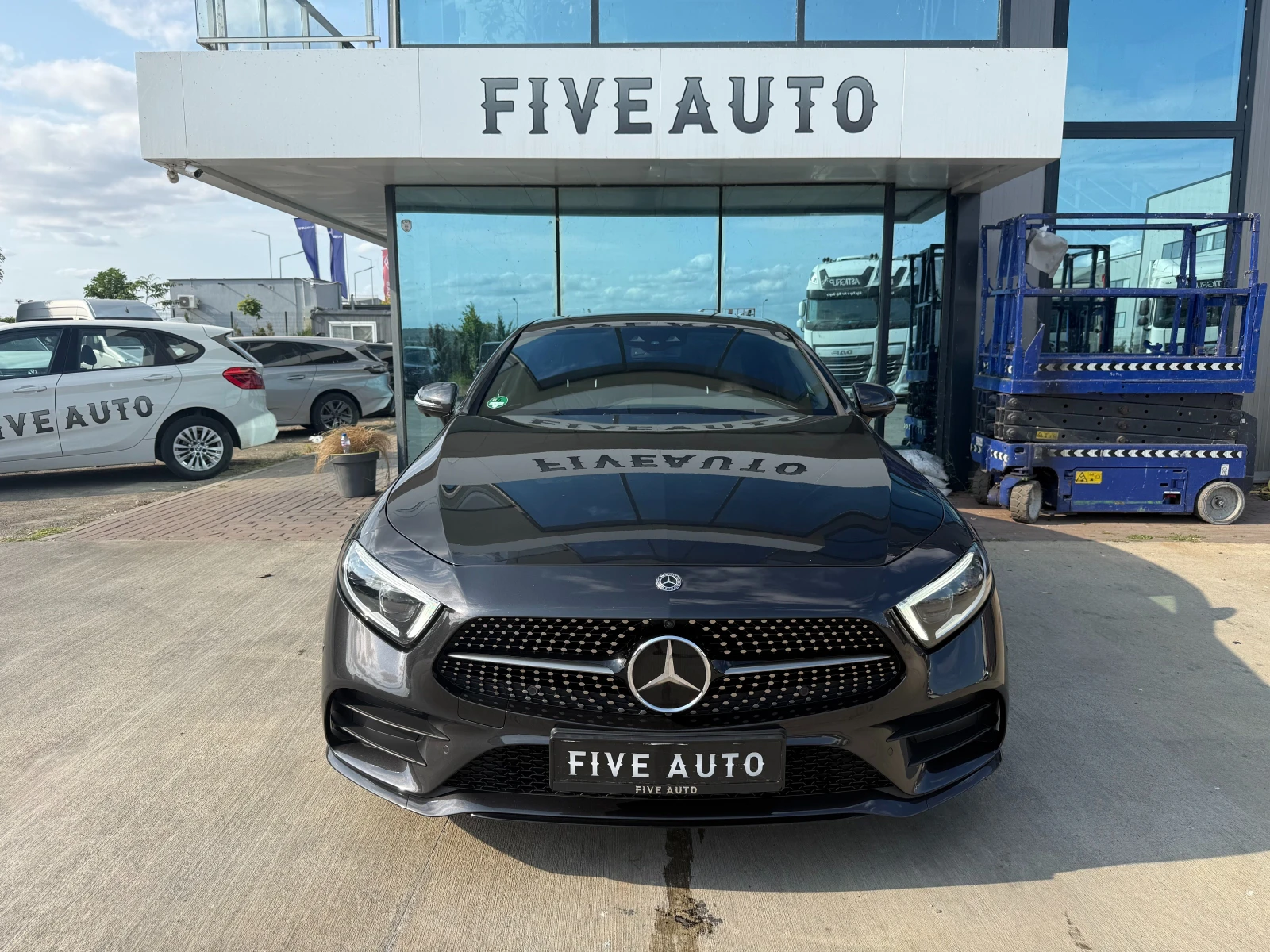 Mercedes-Benz CLS 400 Edition 1 / AMG Line / Distronic / Keyless /, снимка 2 - Автомобили и джипове - 55660137