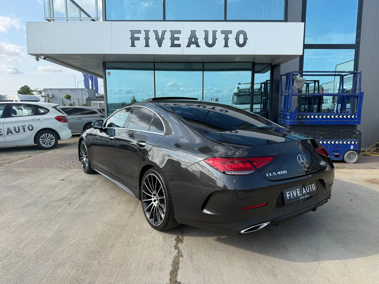 Mercedes-Benz CLS 400 Edition 1 / AMG Line / Distronic / Keyless /, снимка 5 - Автомобили и джипове - 55660137
