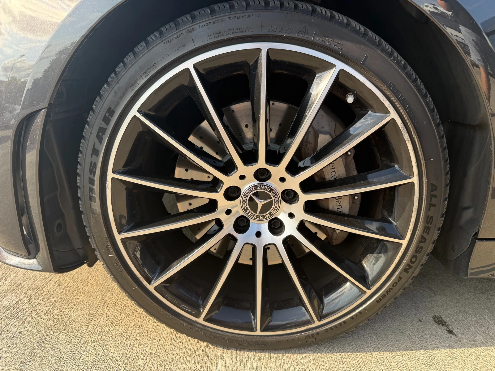 Mercedes-Benz CLS 400 Edition 1 / AMG Line / Distronic / Keyless /, снимка 17 - Автомобили и джипове - 55660137