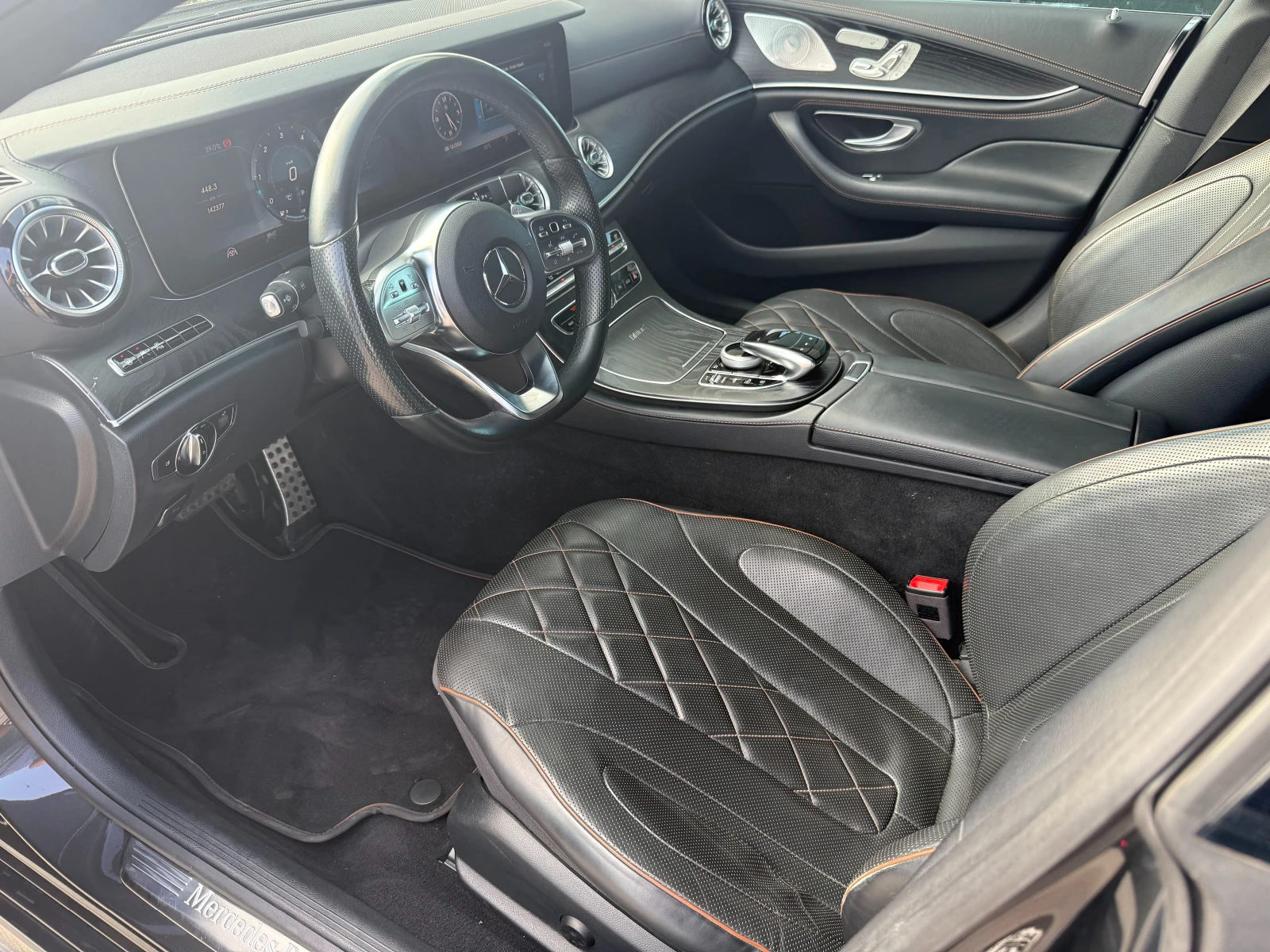 Mercedes-Benz CLS 400 Edition 1 / AMG Line / Distronic / Keyless /, снимка 9 - Автомобили и джипове - 55660137