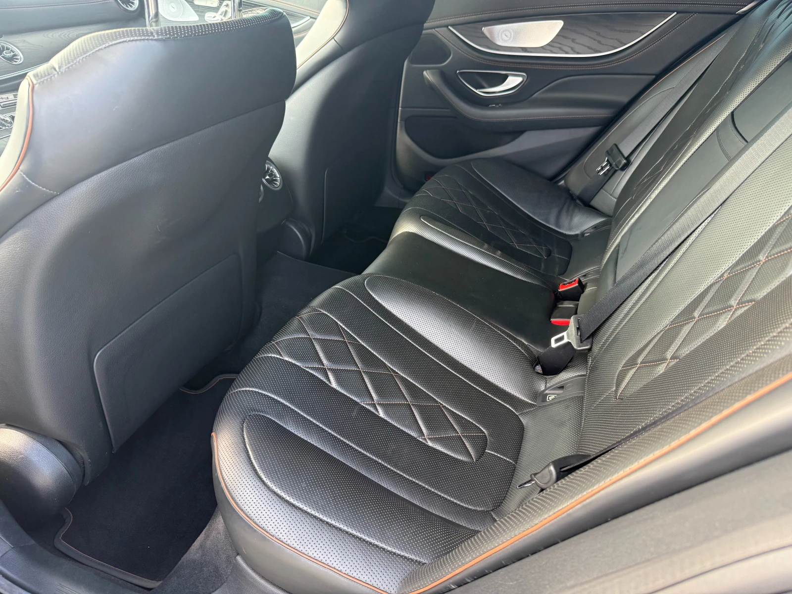 Mercedes-Benz CLS 400 Edition 1 / AMG Line / Distronic / Keyless /, снимка 11 - Автомобили и джипове - 55660137