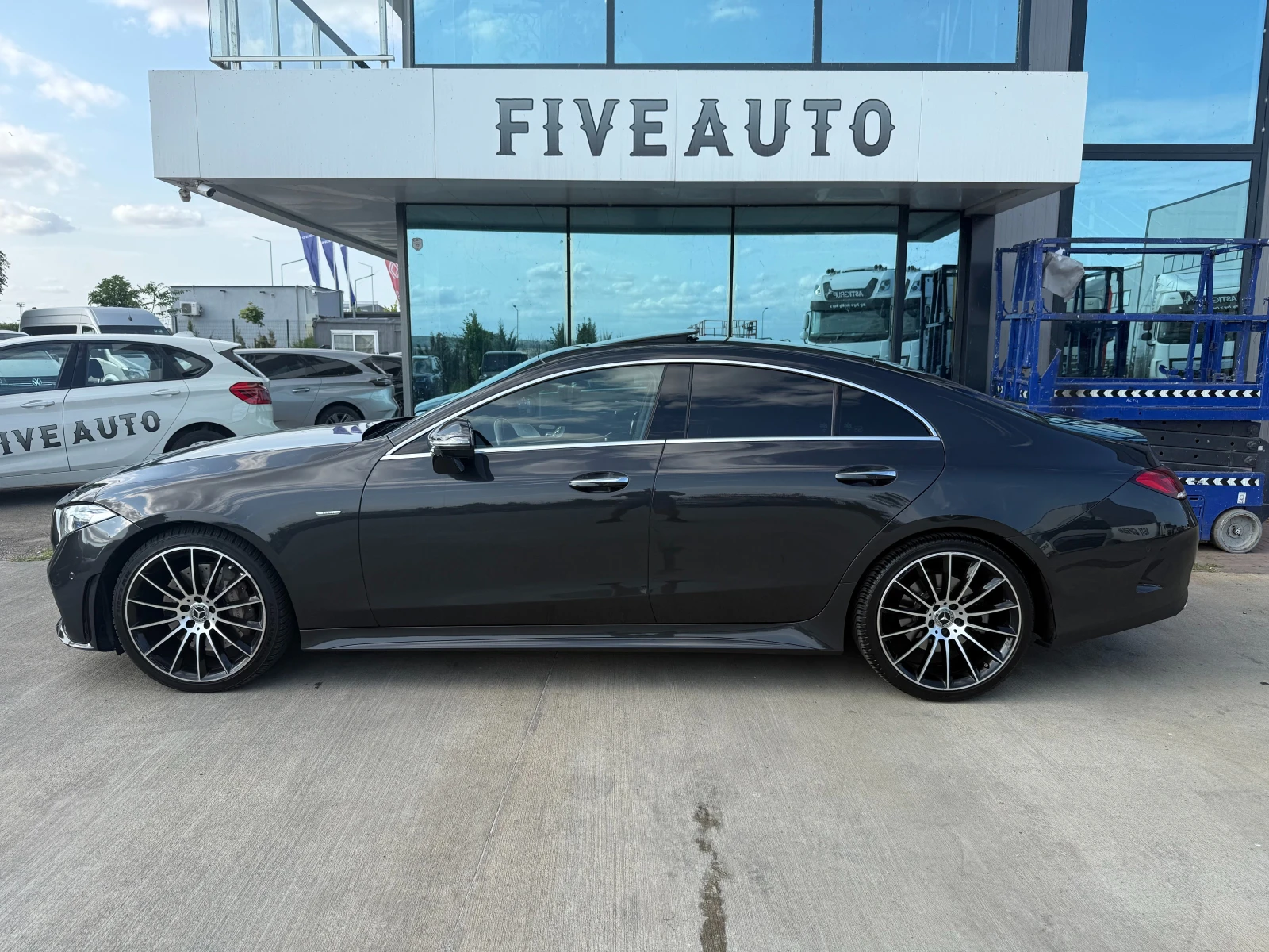 Mercedes-Benz CLS 400 Edition 1 / AMG Line / Distronic / Keyless /, снимка 4 - Автомобили и джипове - 55660137