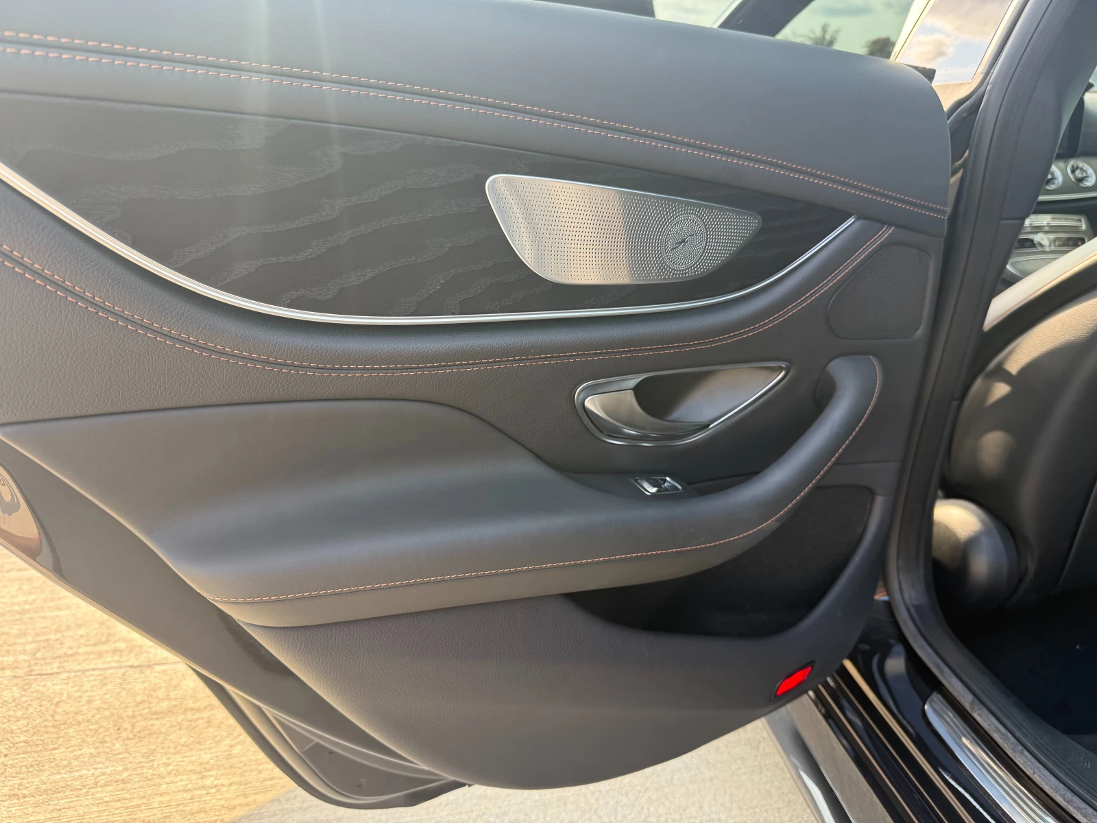 Mercedes-Benz CLS 400 Edition 1 / AMG Line / Distronic / Keyless /, снимка 16 - Автомобили и джипове - 55660137