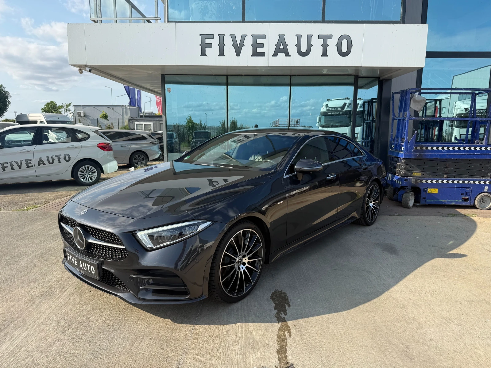 Mercedes-Benz CLS 400 Edition 1 / AMG Line / Distronic / Keyless /, снимка 3 - Автомобили и джипове - 55660137