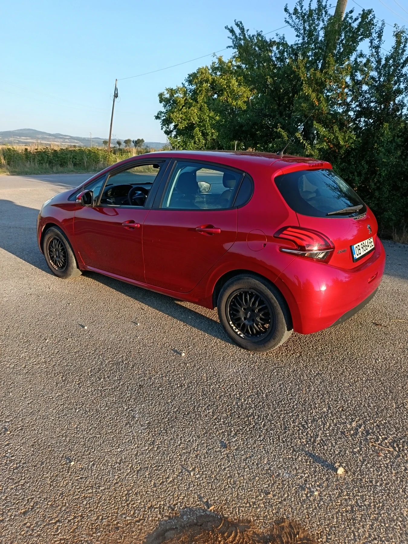 Peugeot 208, снимка 3 - Автомобили и джипове - 55703947