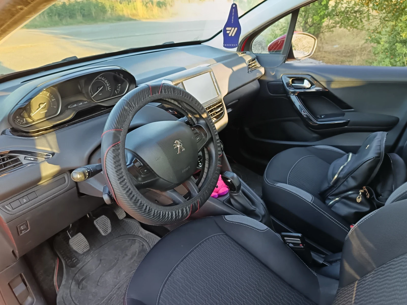 Peugeot 208, снимка 8 - Автомобили и джипове - 55703947