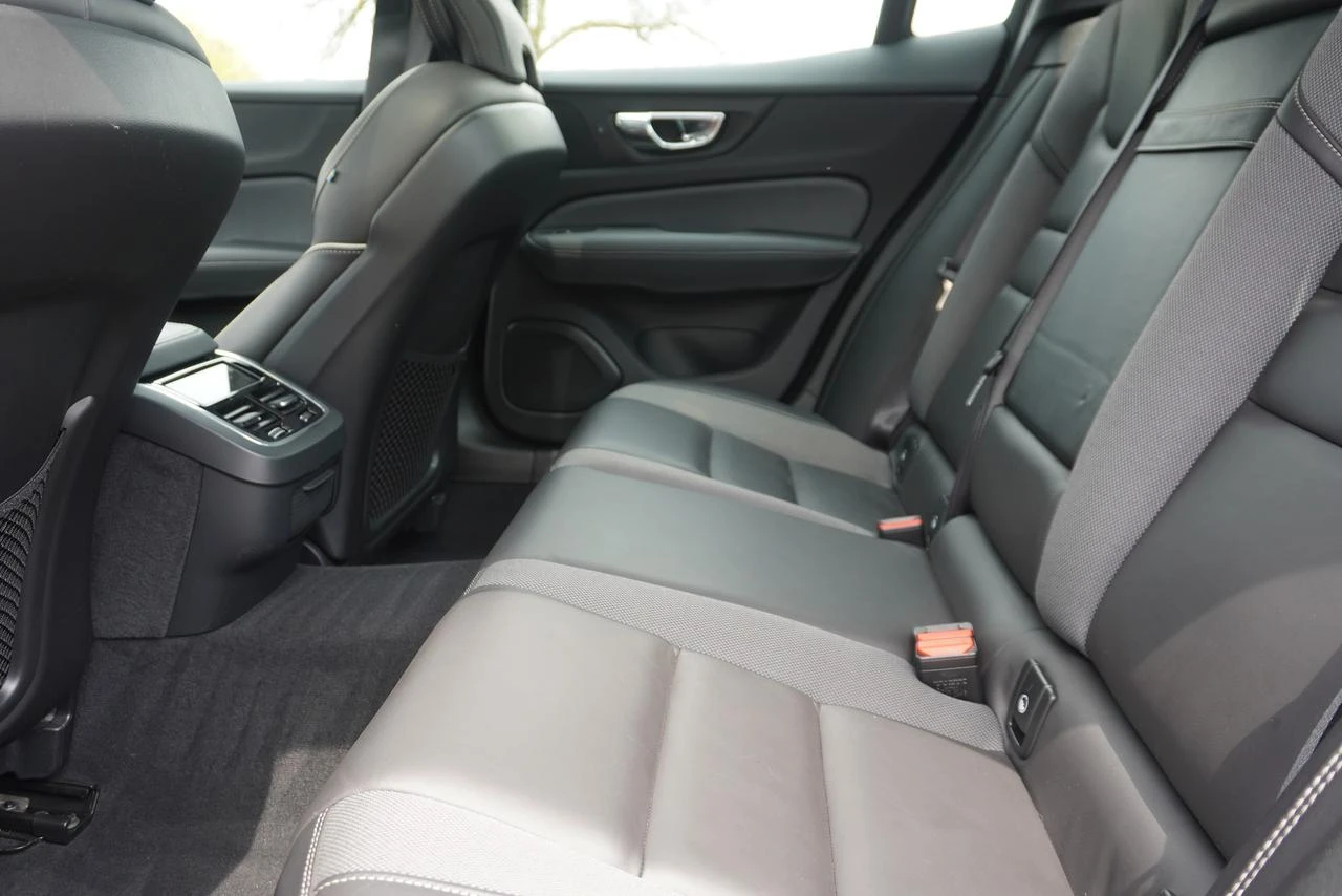 Volvo S60 T6* R-DESIGN* 1 СОБСТВЕНИК!, снимка 14 - Автомобили и джипове - 56313436