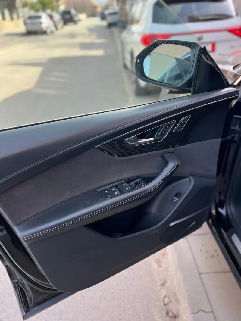 Audi SQ8 SQ8.HeadUp.Panorama.LineAssist.Quattro., снимка 12 - Автомобили и джипове - 53156286