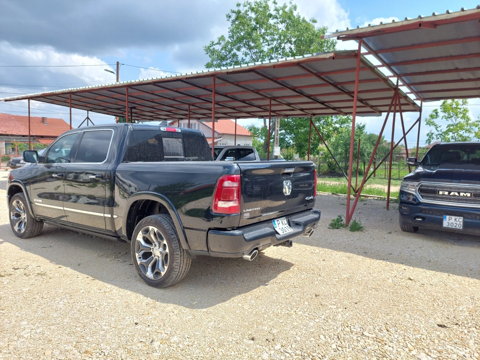 Dodge RAM 1500  LIMITED 5.7 HEMI V8 - изображение 3