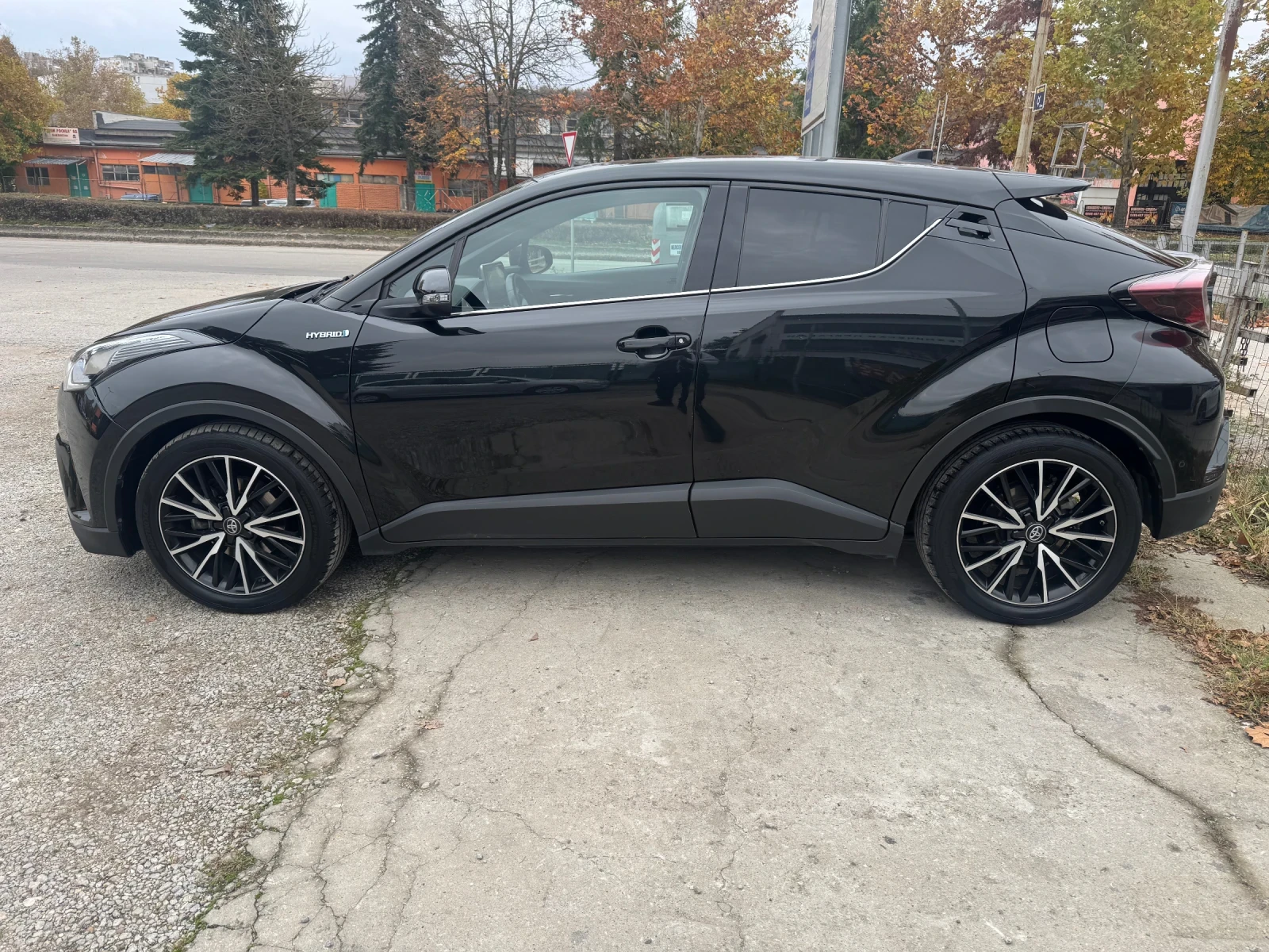 Toyota C-HR Хибрид 122 k.c. ГАРАНЦИОННА от ТОЙОТА - изображение 4