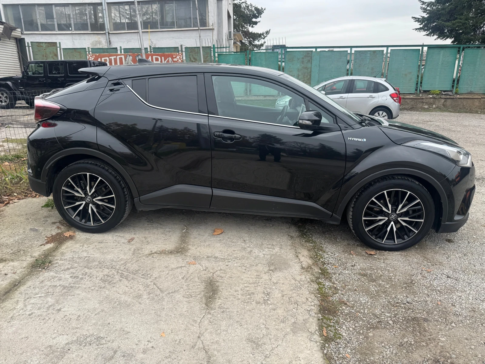 Toyota C-HR Хибрид 122 k.c. ГАРАНЦИОННА от ТОЙОТА - изображение 3