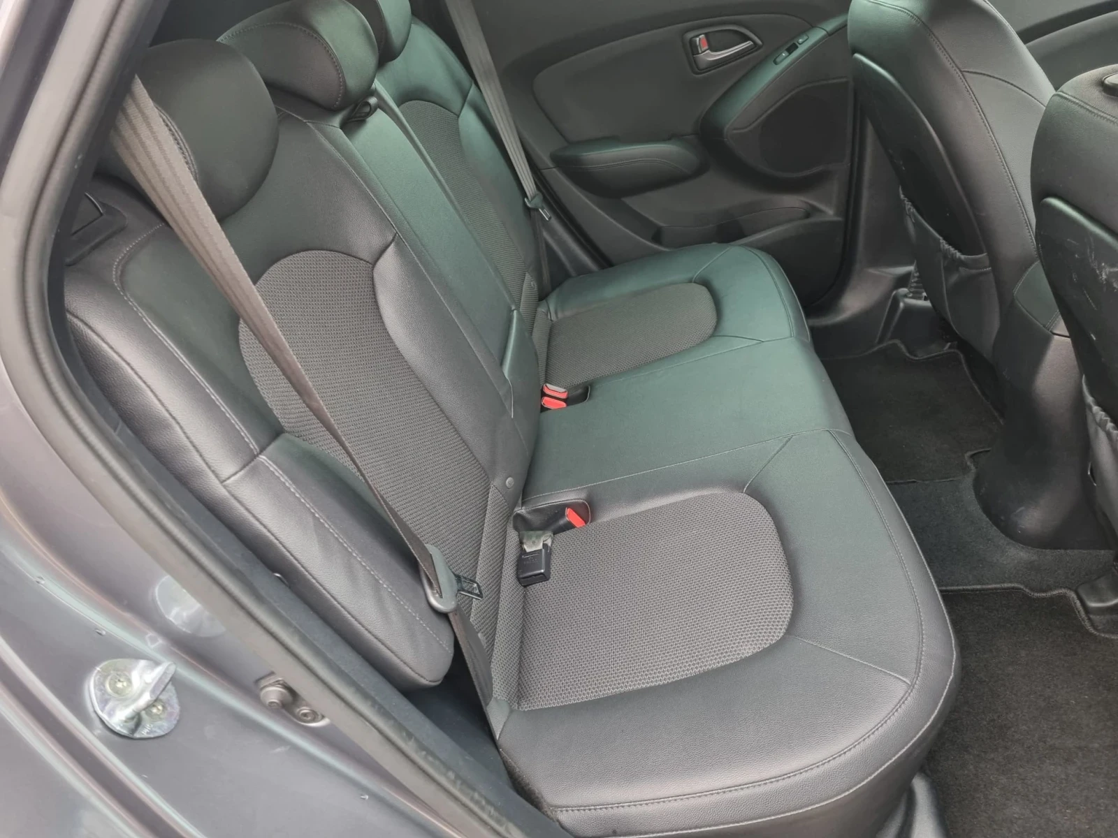 Hyundai IX35 2.0i Facelift ШВЕЙЦАРИЯ, снимка 7 - Автомобили и джипове - 53942913