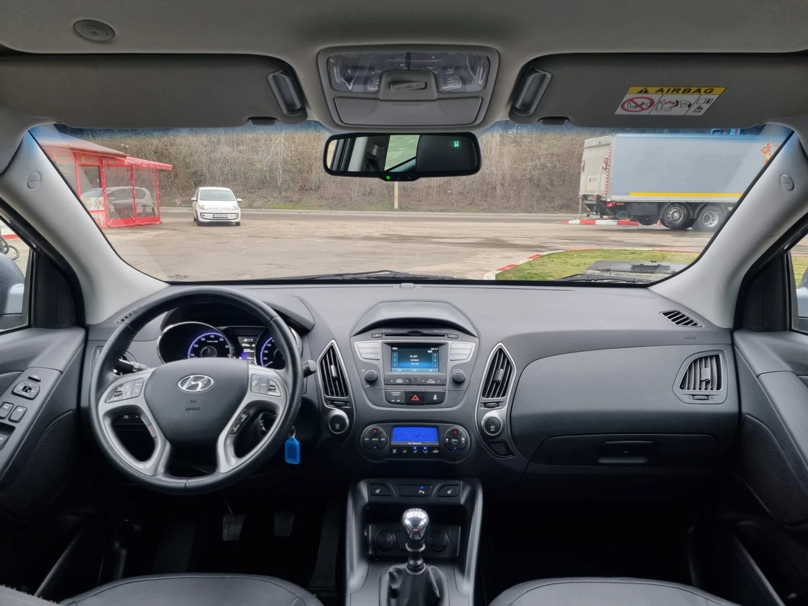 Hyundai IX35 2.0i Facelift ШВЕЙЦАРИЯ, снимка 8 - Автомобили и джипове - 53942913