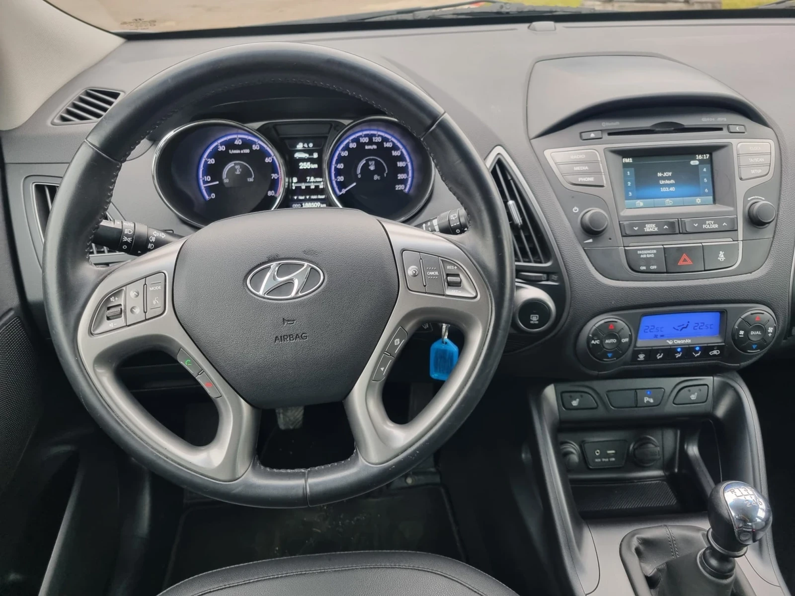 Hyundai IX35 2.0i Facelift ШВЕЙЦАРИЯ, снимка 10 - Автомобили и джипове - 53942913