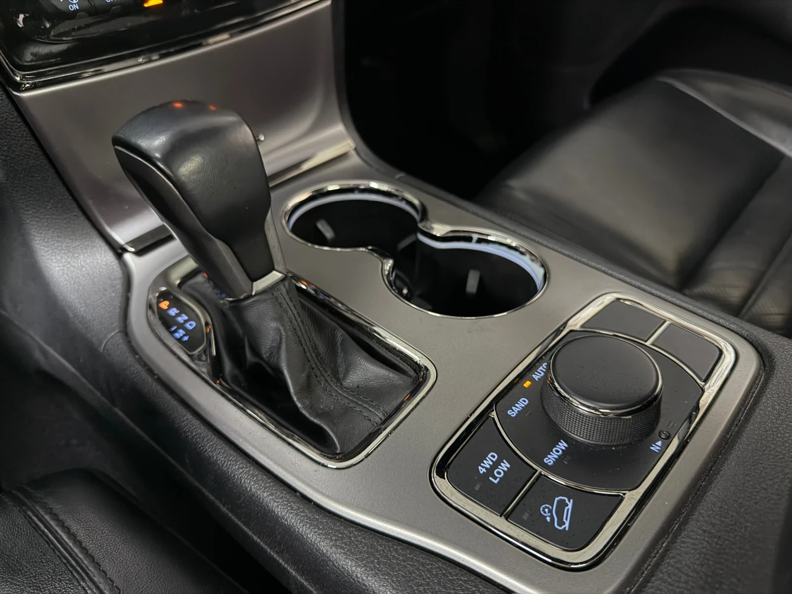 Jeep Grand cherokee Limited X 4x4, снимка 13 - Автомобили и джипове - 54148274