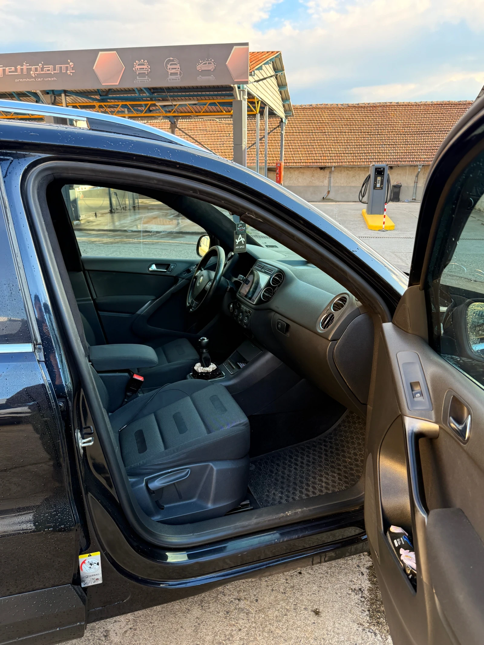 VW Tiguan 2.0 TDI 140 4 motion, снимка 7 - Автомобили и джипове - 54201405