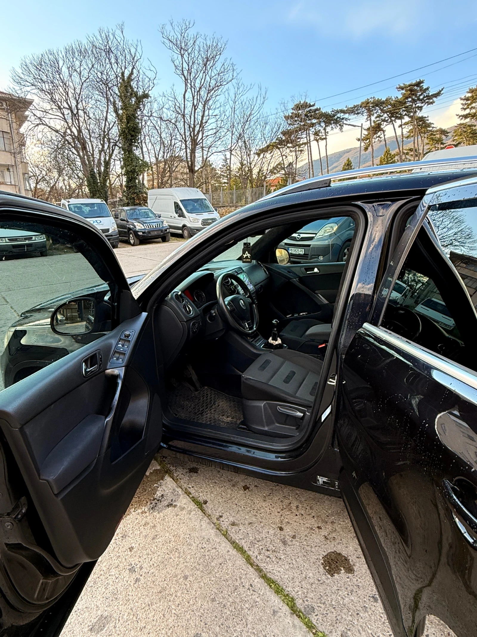 VW Tiguan 2.0 TDI 140 4 motion, снимка 5 - Автомобили и джипове - 54201405