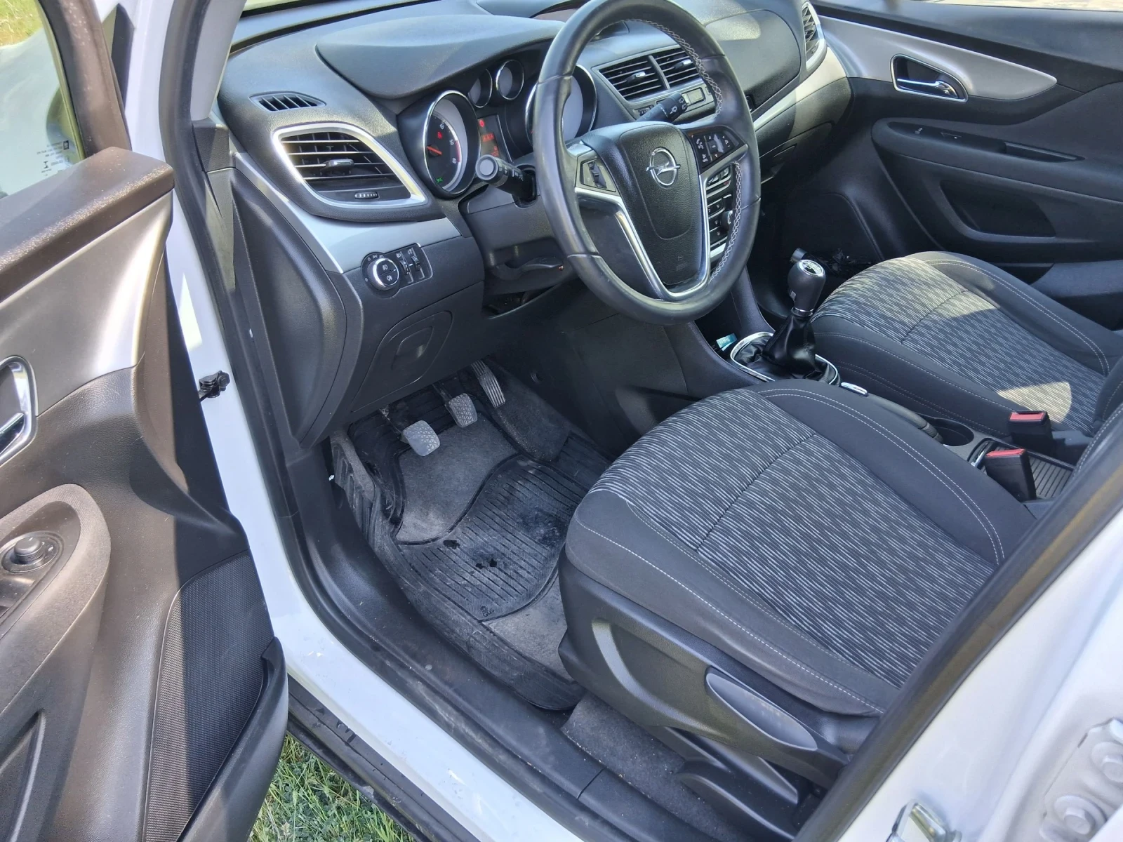 Opel Mokka 1.7, снимка 10 - Автомобили и джипове - 54245561