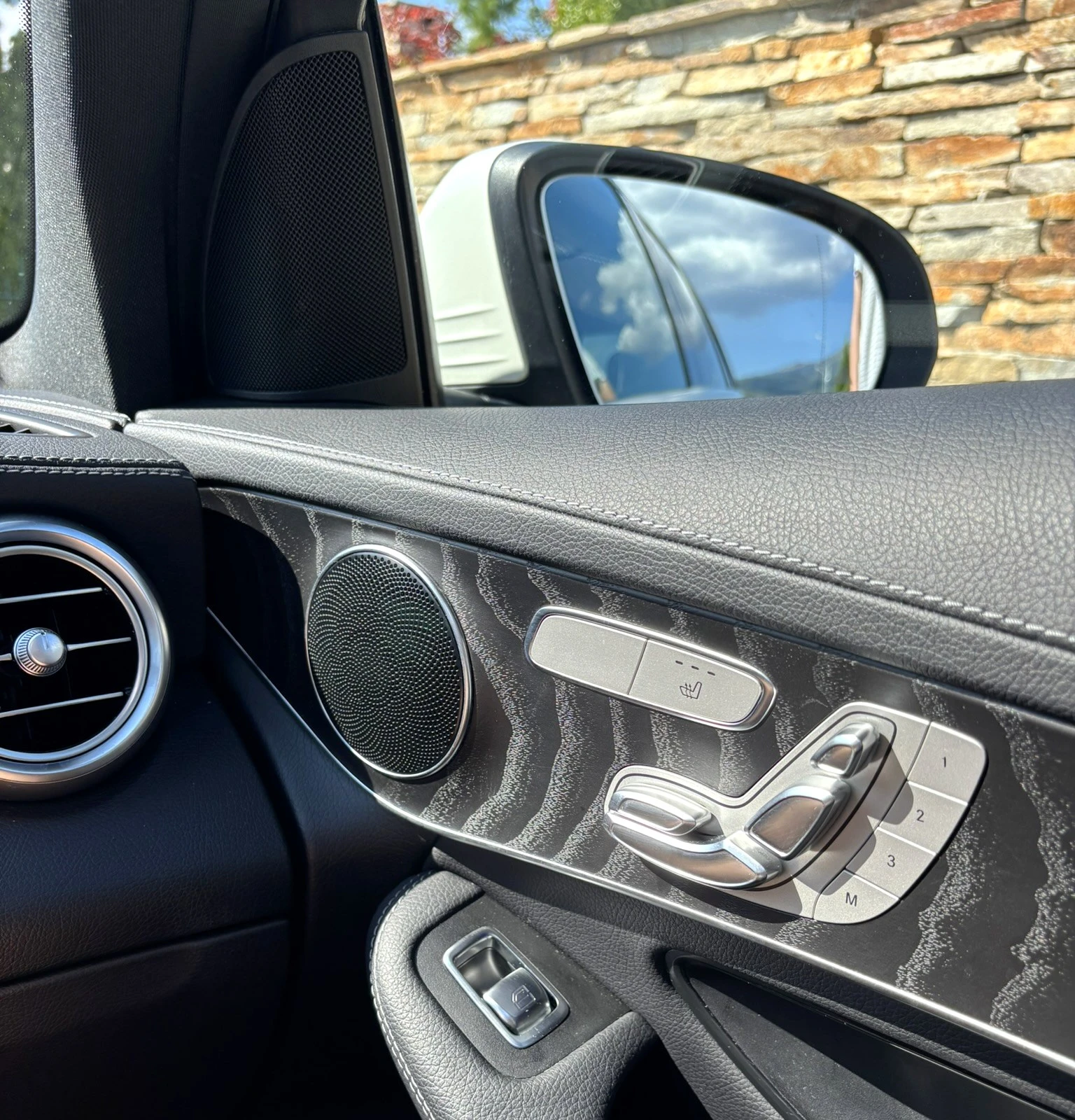 Mercedes-Benz GLC 220 MERCEDES-BENZ GLC 220 d 4MATIC | 2020 г. | 9G-TRON, снимка 15 - Автомобили и джипове - 56161798