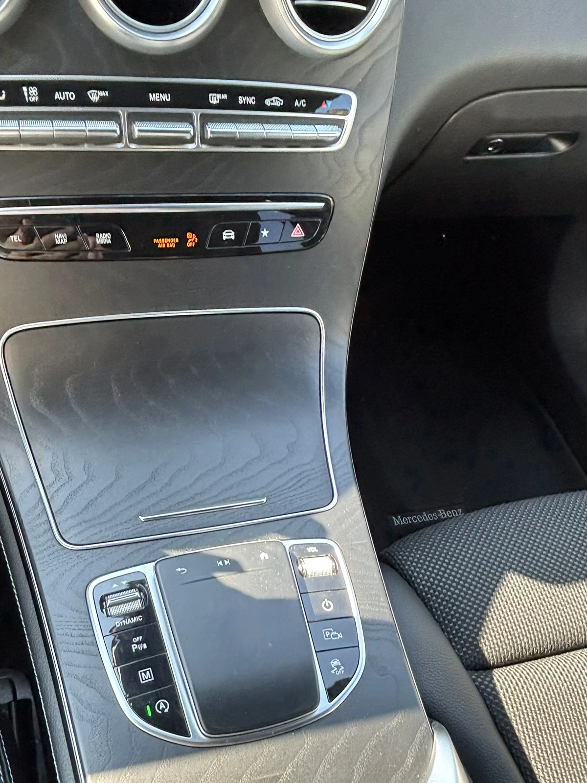 Mercedes-Benz GLC 220 MERCEDES-BENZ GLC 220 d 4MATIC | 2020 г. | 9G-TRON, снимка 13 - Автомобили и джипове - 56161798