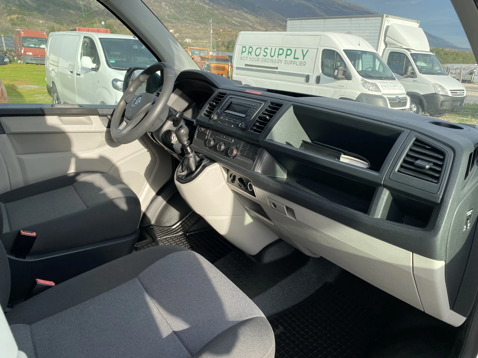 VW Transporter -2.0TDI/-2017г., снимка 8 - Бусове и автобуси - 55708337