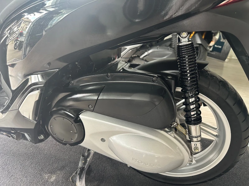 Honda Sh 300i ABS/LED, снимка 12 - Мотоциклети и мототехника - 51300527