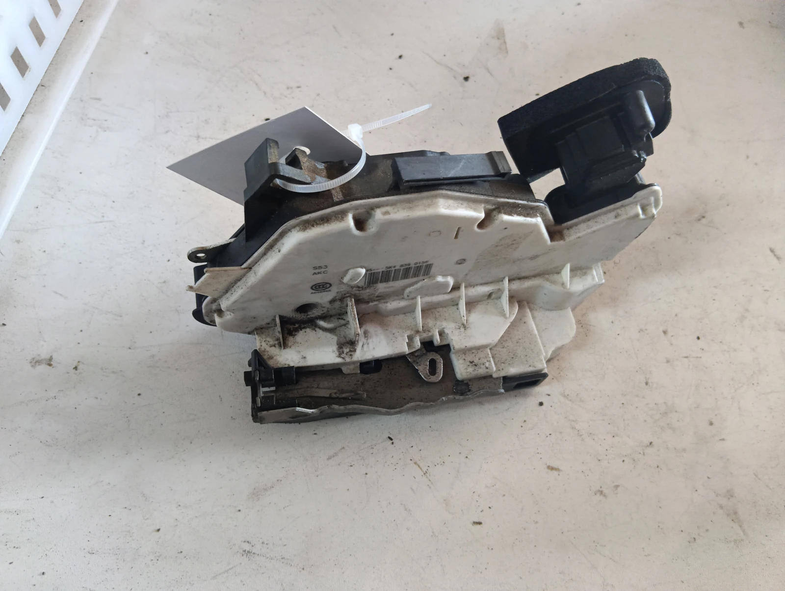 брава (задна лява) 5K4839015R Seat Leon