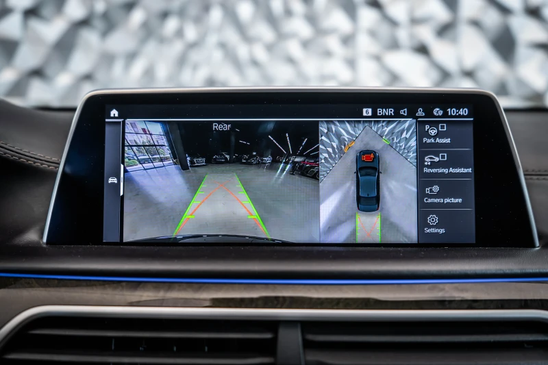 BMW 740  xDrive M Sportpaket ACC/Head/LIVE/Laser/20, снимка 17 - Автомобили и джипове - 51053972