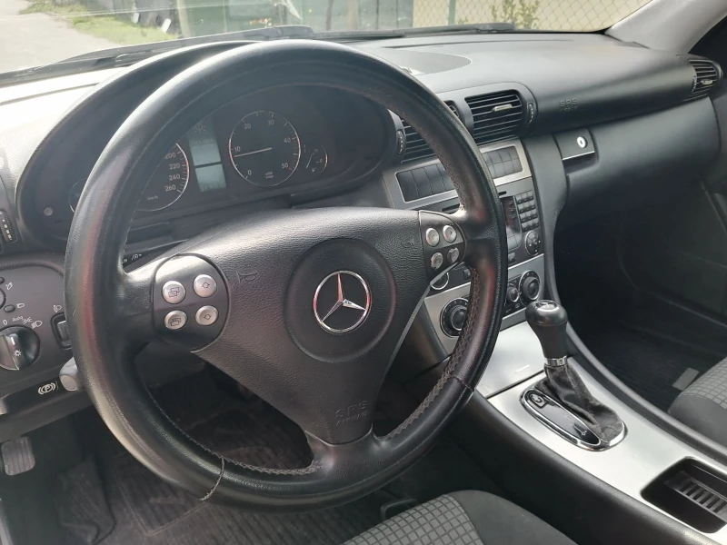 Mercedes-Benz C 220 фейслифт, снимка 6 - Автомобили и джипове - 51872816