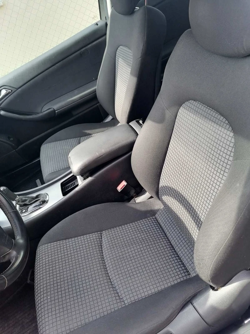 Mercedes-Benz C 220 фейслифт, снимка 9 - Автомобили и джипове - 51872816