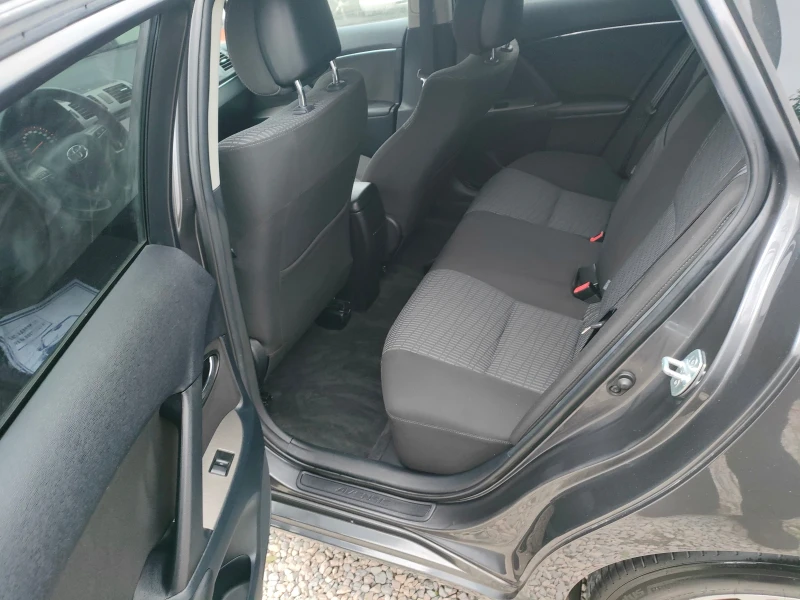 Toyota Avensis 2.2-150кс.Италия, снимка 12 - Автомобили и джипове - 51944782