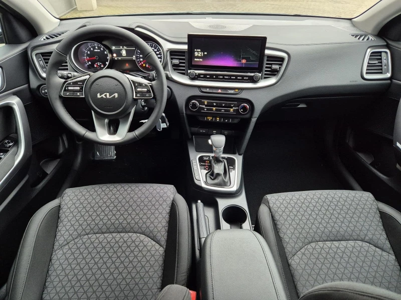 Kia Ceed Kia Ceed 1.5 Vision Чисто Нова , снимка 10 - Автомобили и джипове - 52142794