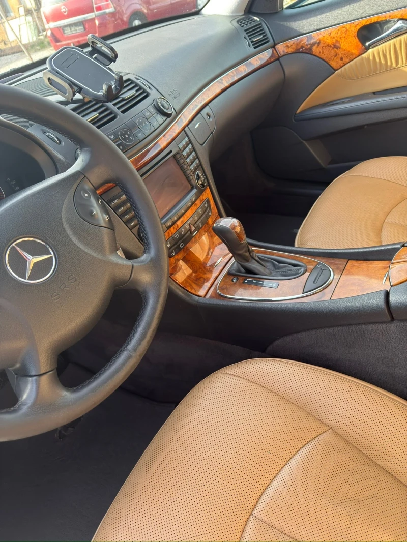 Mercedes-Benz E 280 4Матик, снимка 10 - Автомобили и джипове - 52841778