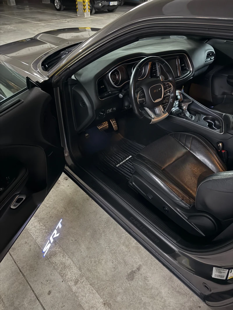 Dodge Challenger 392 HEMI SRT, снимка 16 - Автомобили и джипове - 52902864
