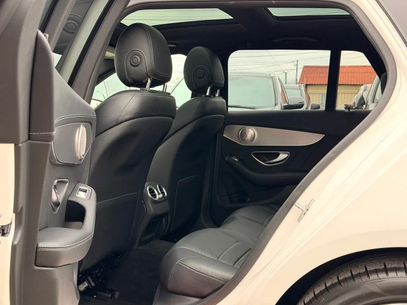 Mercedes-Benz C 220 AMG-LINE-КОЖА-ПАНОРАМА-LED-НАВИ-ЕЛ-БГ-183Х.КМ-НОВА, снимка 11 - Автомобили и джипове - 53420093