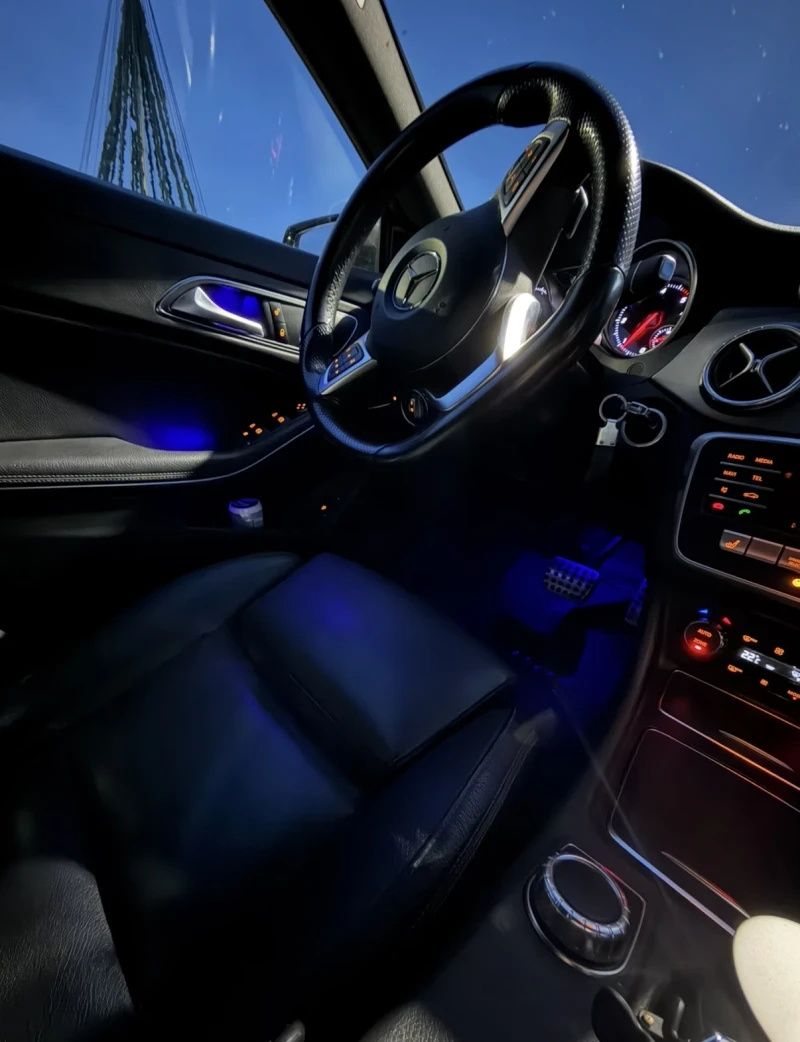Mercedes-Benz CLA 220, снимка 11 - Автомобили и джипове - 53587838