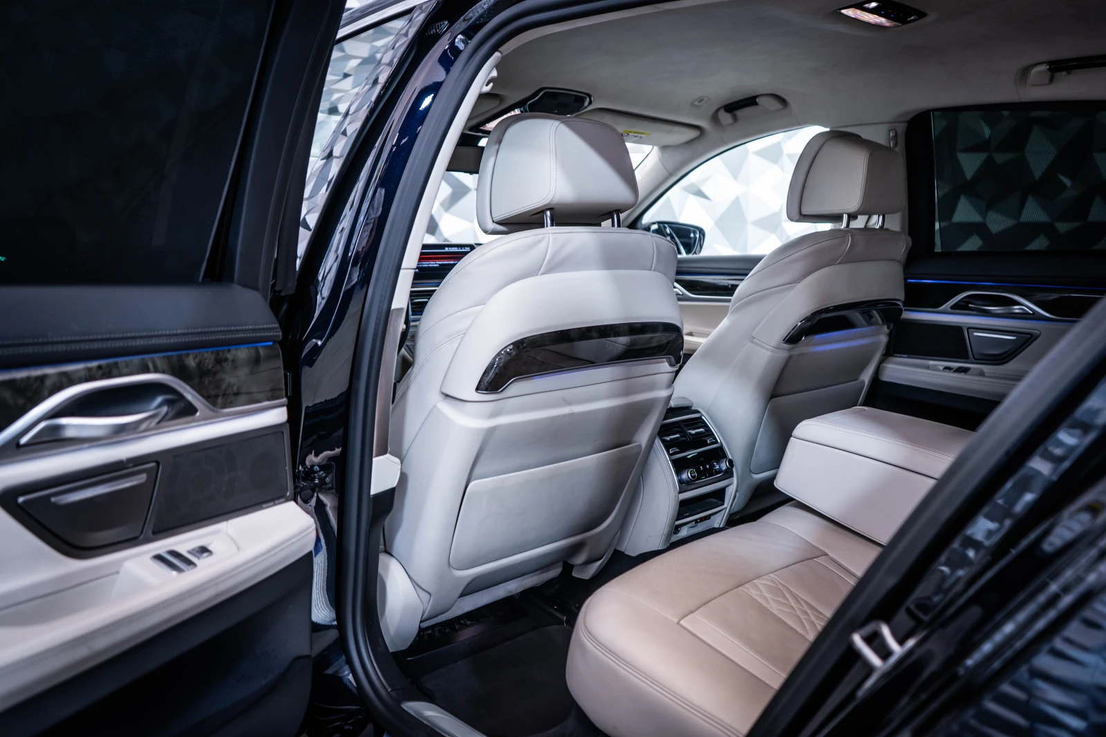 BMW 740  xDrive M Sportpaket ACC/Head/LIVE/Laser/20 | Mobile.bg   14