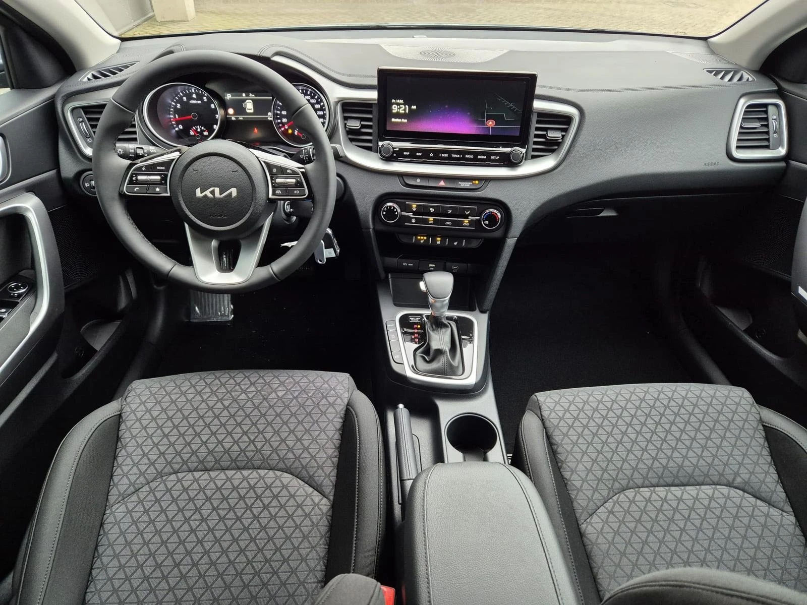 Kia Ceed Kia Ceed 1.5 Vision Чисто Нова  - изображение 10