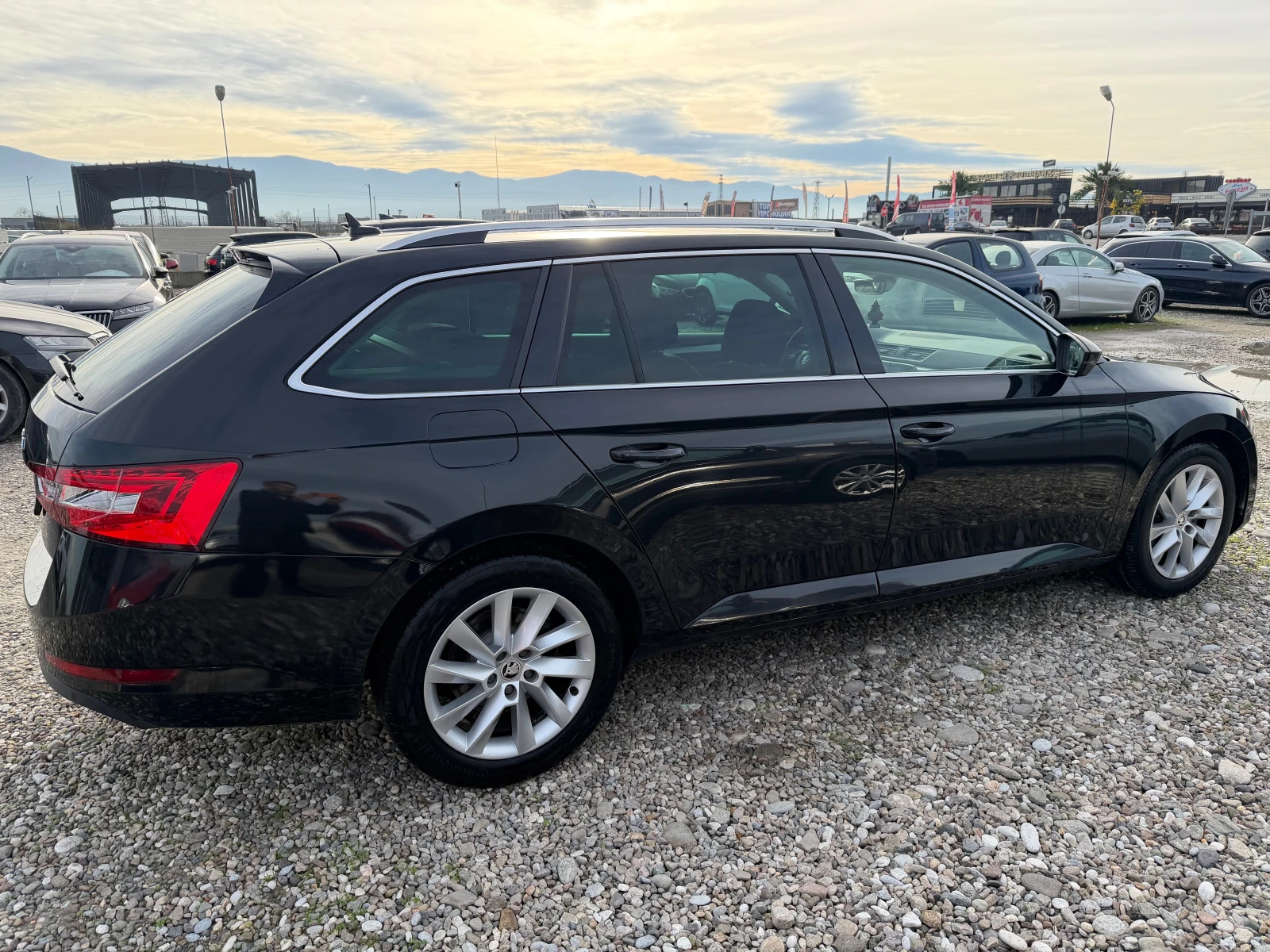 Skoda Superb 2.0 TDI -6 БРОЯ - изображение 4