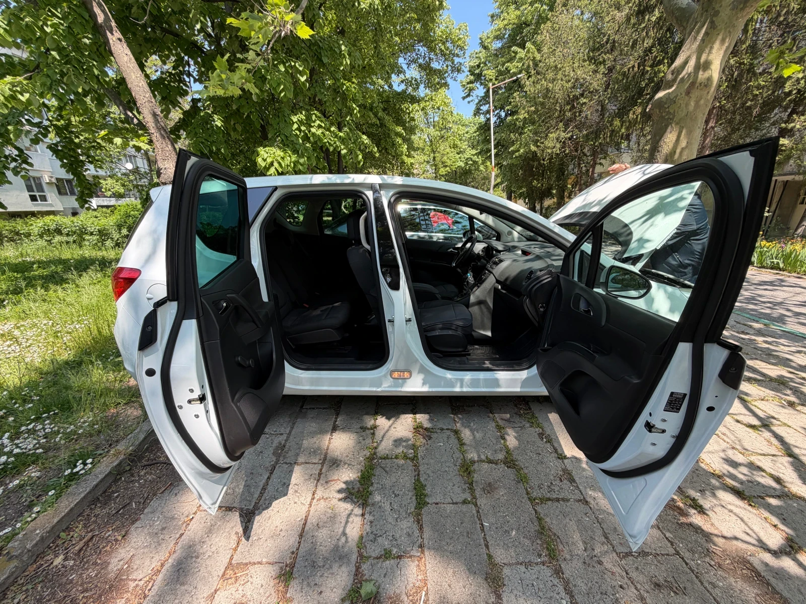 Opel Meriva, снимка 3 - Автомобили и джипове - 54544574