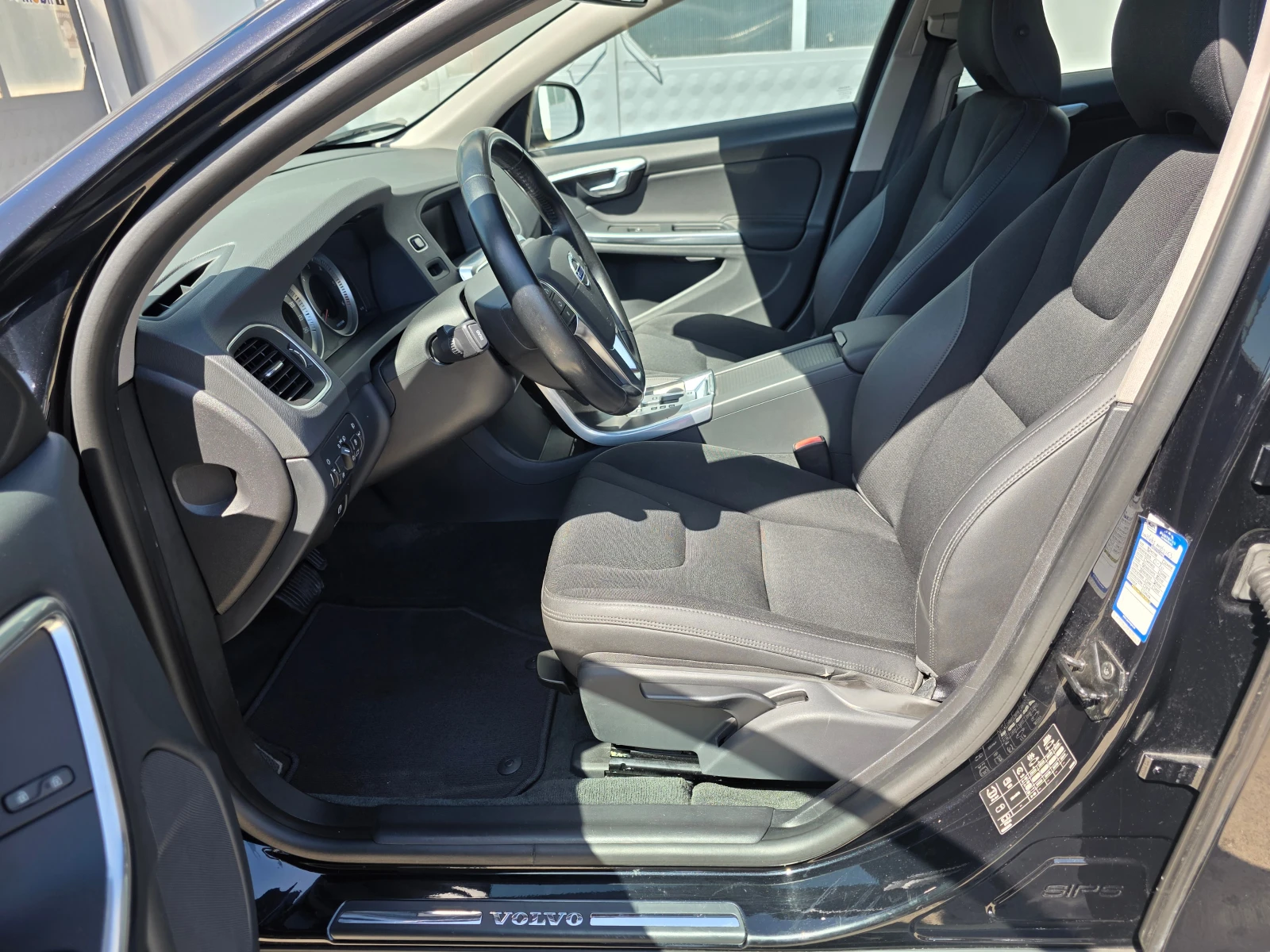 Volvo V60 2.0d 170000km!, снимка 12 - Автомобили и джипове - 55085878