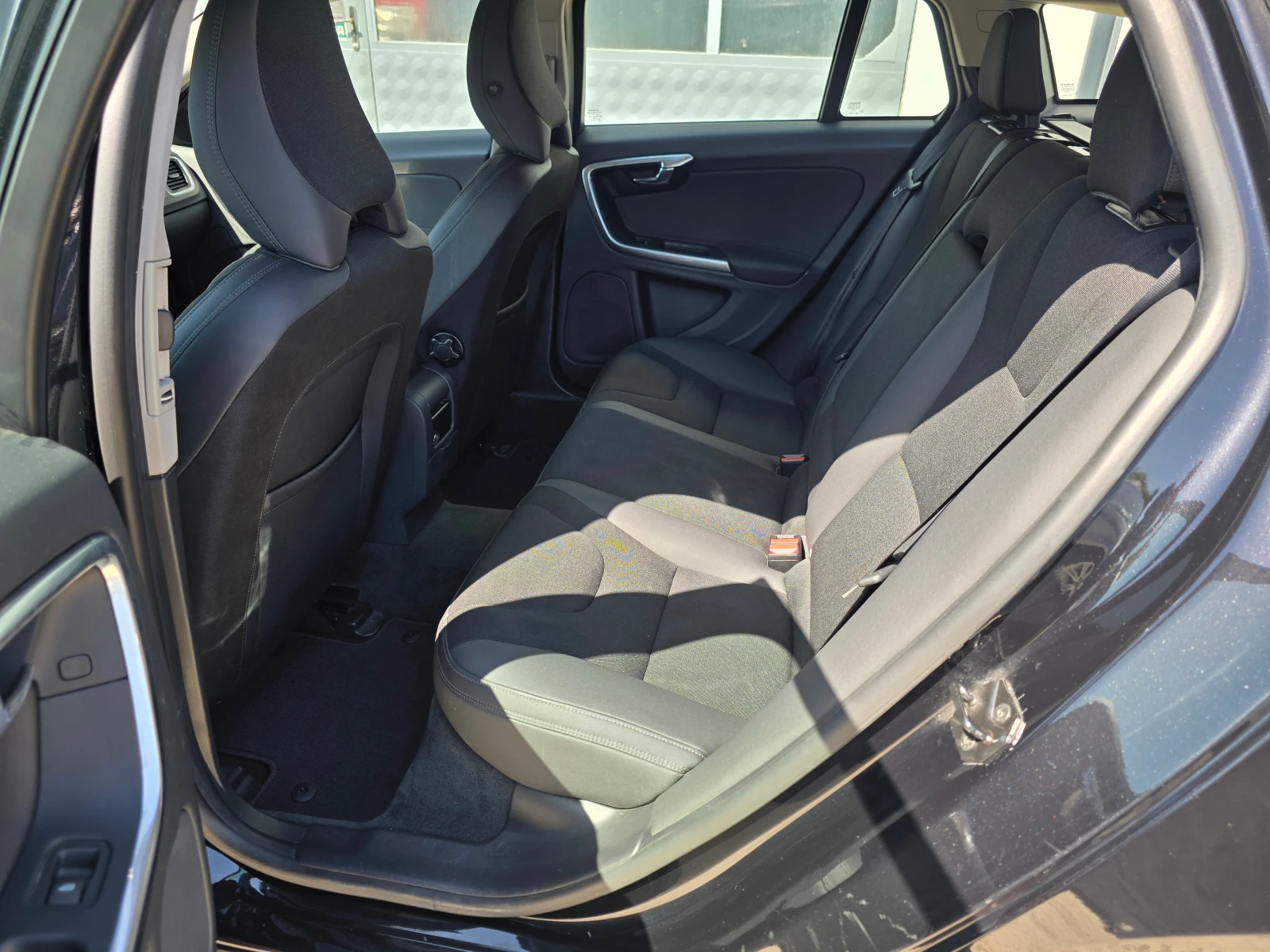 Volvo V60 2.0d 170000km!, снимка 11 - Автомобили и джипове - 55085878